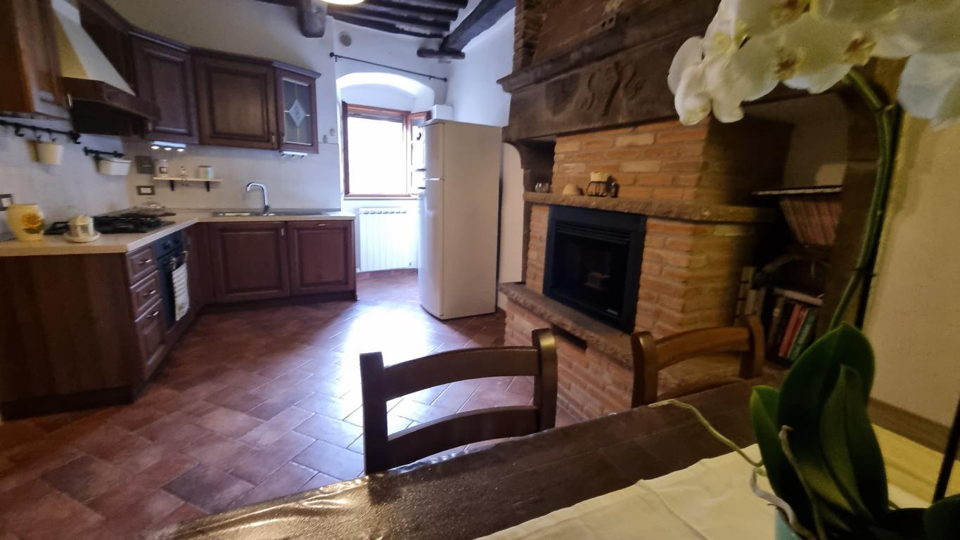 Townhouse with 2 bedrooms for sale in the center of Montecatini Val di Cecina 