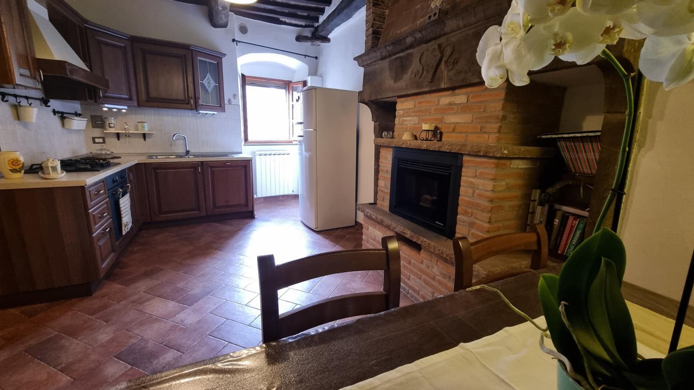 Townhouse with 2 bedrooms for sale in the center of Montecatini Val di Cecina 