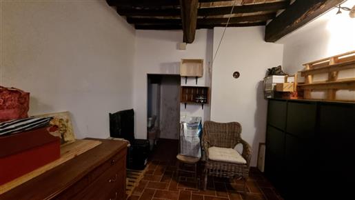 Rijtjeshuis met 2 slaapkamers te koop in het centrum van Montecatini Val di Cecina 