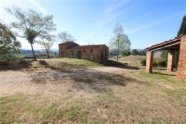 Volterra: Farmhouse with outbuildings, land and swimming pool to be completely restored