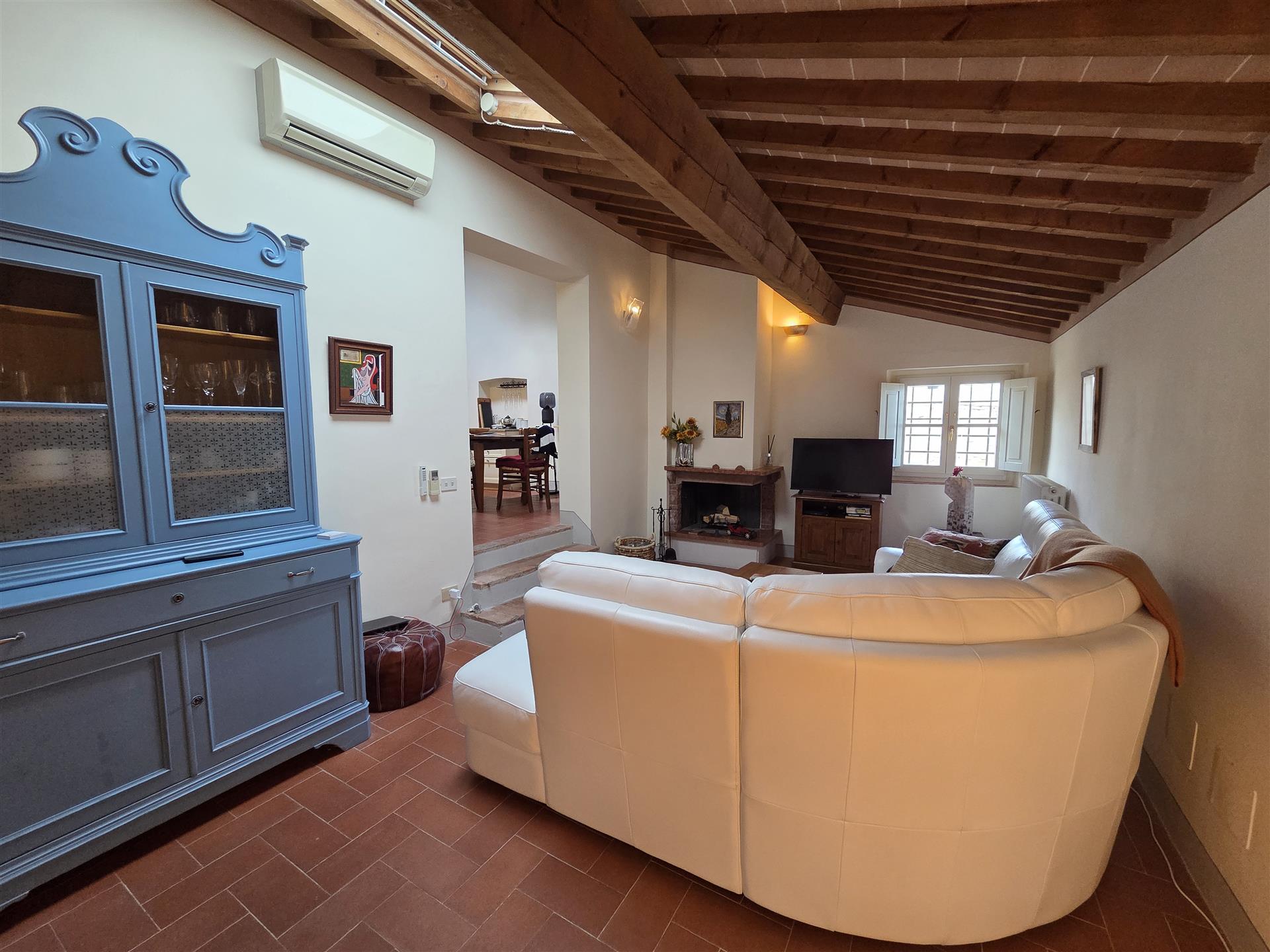 Kaunis huoneisto asunto-osakeyhtiössä, jossa on yhteinen puutarha ja uima-allas