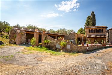 Three-bedroom barn in the countryside of Volterra