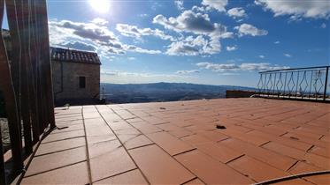 For sale 2 apartments in the historic center of Volterra, with garden and terrace,.