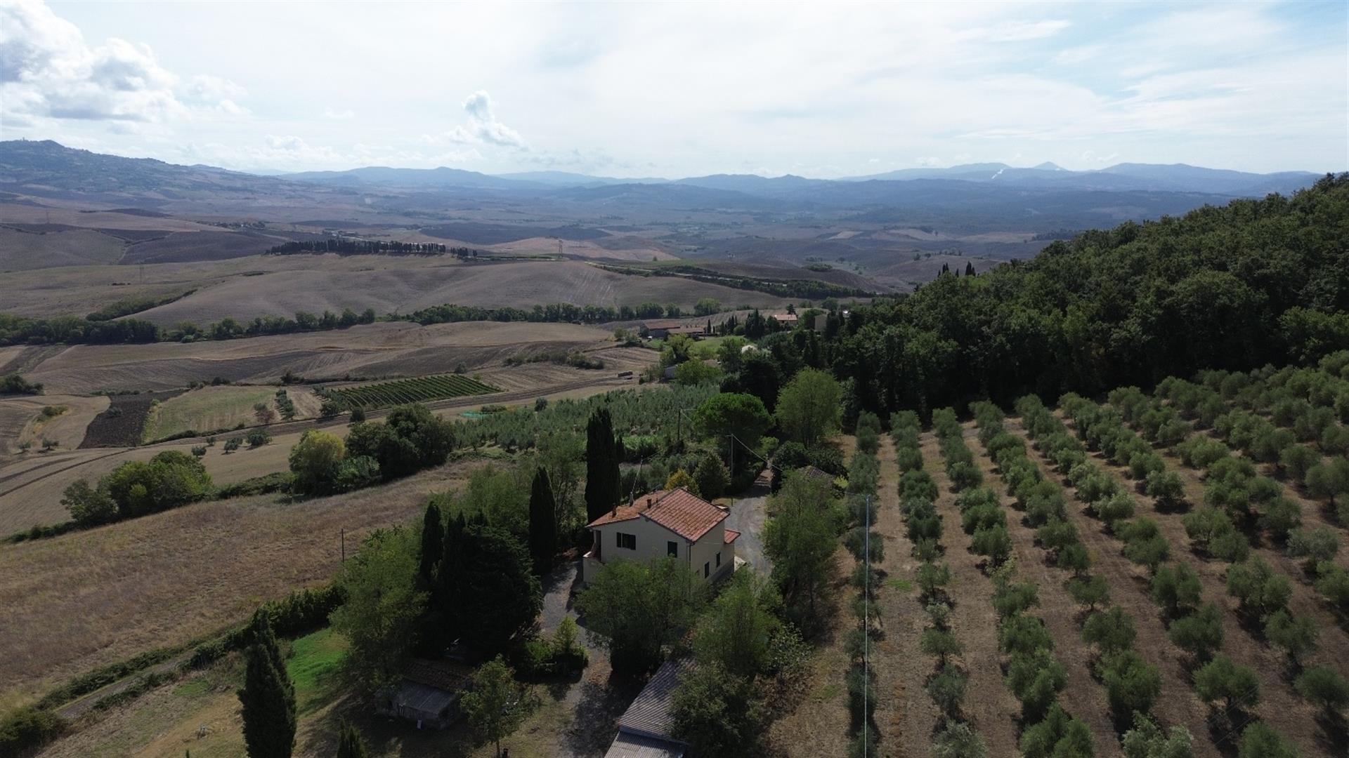 Montecatini Val di cecina: country house for sale divided into 2 apartments with 4.5 hectares of la
