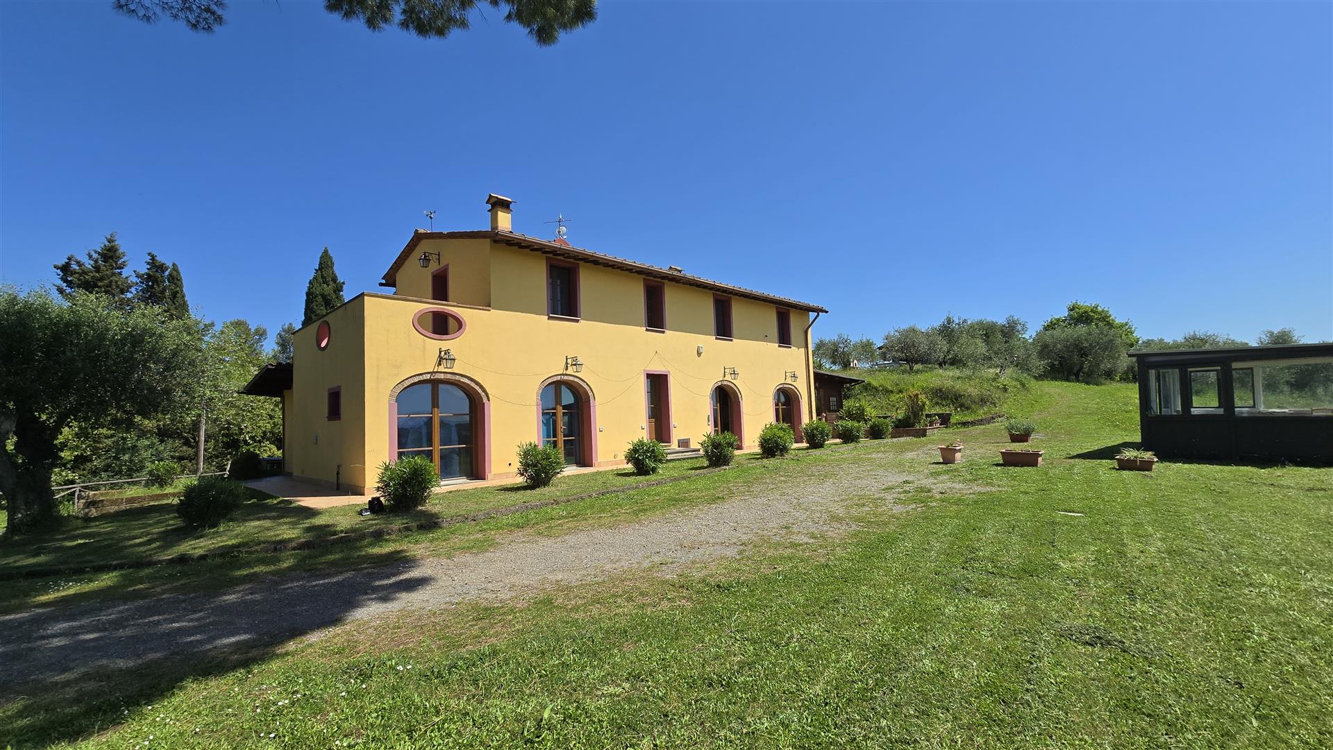 Palaia: farm for sale in a panoramic position