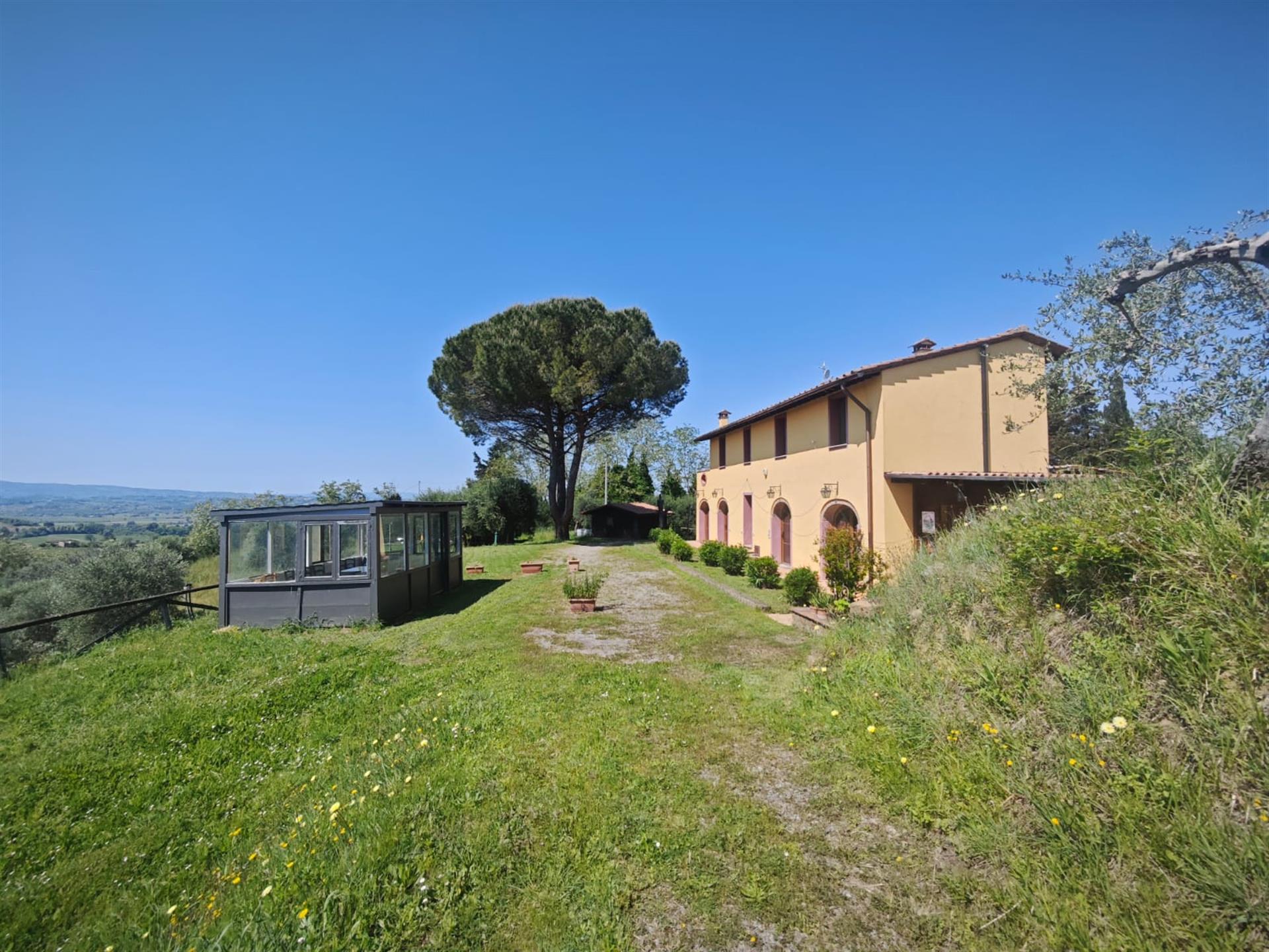 Palaia: farm for sale in a panoramic position