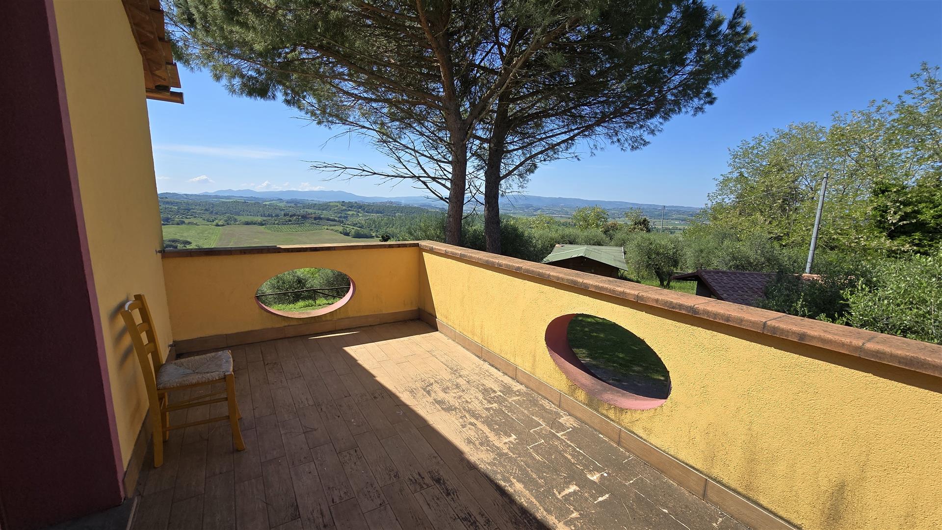 Palaia: farm for sale in a panoramic position