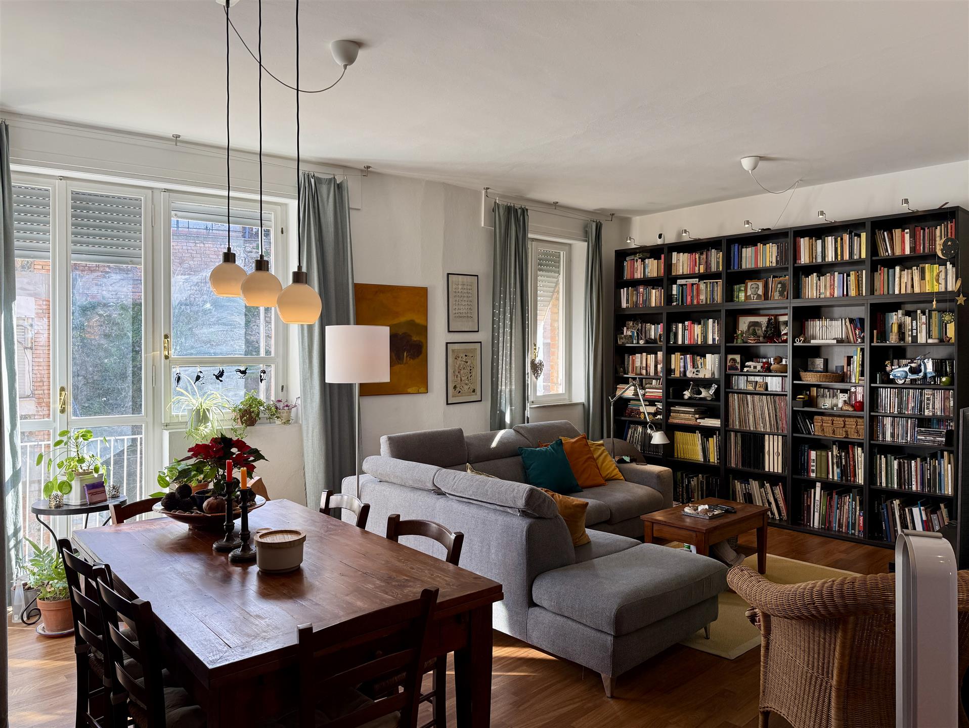 Volterra: na obrzeżach, jasne mieszkanie z balkonem i garażem na sprzedaż