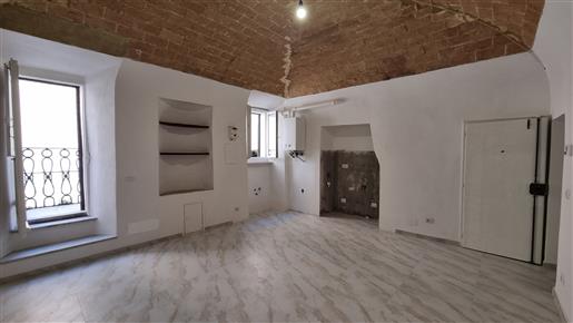 Volterra: bright apartment for investment
