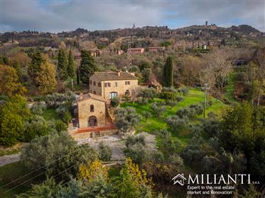 Volterra: farmhouse with outbuilding for sale, 6500 sqm of garden in a sunny and panoramic position 