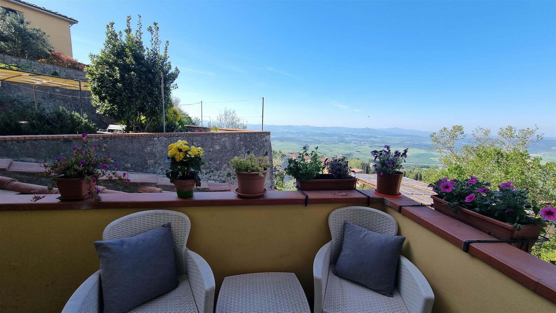 Volterra: smuk lejlighed med 2 soveværelser og terrasse med panoramaudsigt