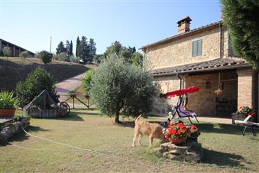 Volterra: schöne Doppelhaushälfte mit 3 Schlafzimmern und großem privaten Garten