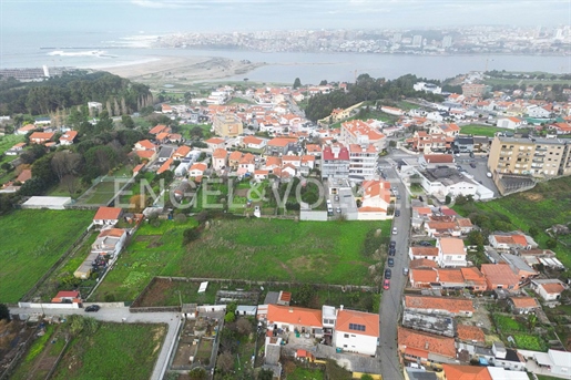 Urban plot in Vila Nova de Gaia, near the beach.