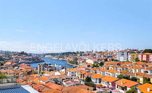 Apartamento T1 duplex com vistas magníficas sobre o Rio Douro
