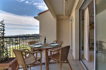 Beautiful recent 3 p, terrace, sea view, pool and wine cellar. Garage extra.