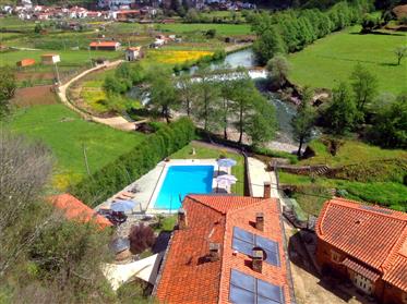 Zona residenziale splendido mulino lungo il fiume nel centro del Portogallo