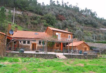 Upea riverside mill estate Keski-Portugalissa