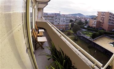 Apartmán 10 min od centra Porto, v budově s bazénem