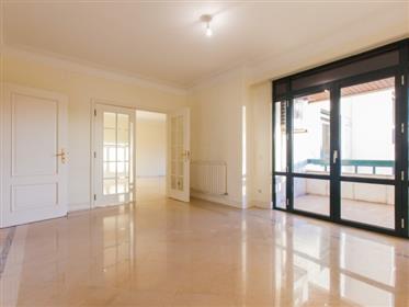 4 Bedroom In Private Condo With Pool In Lapa