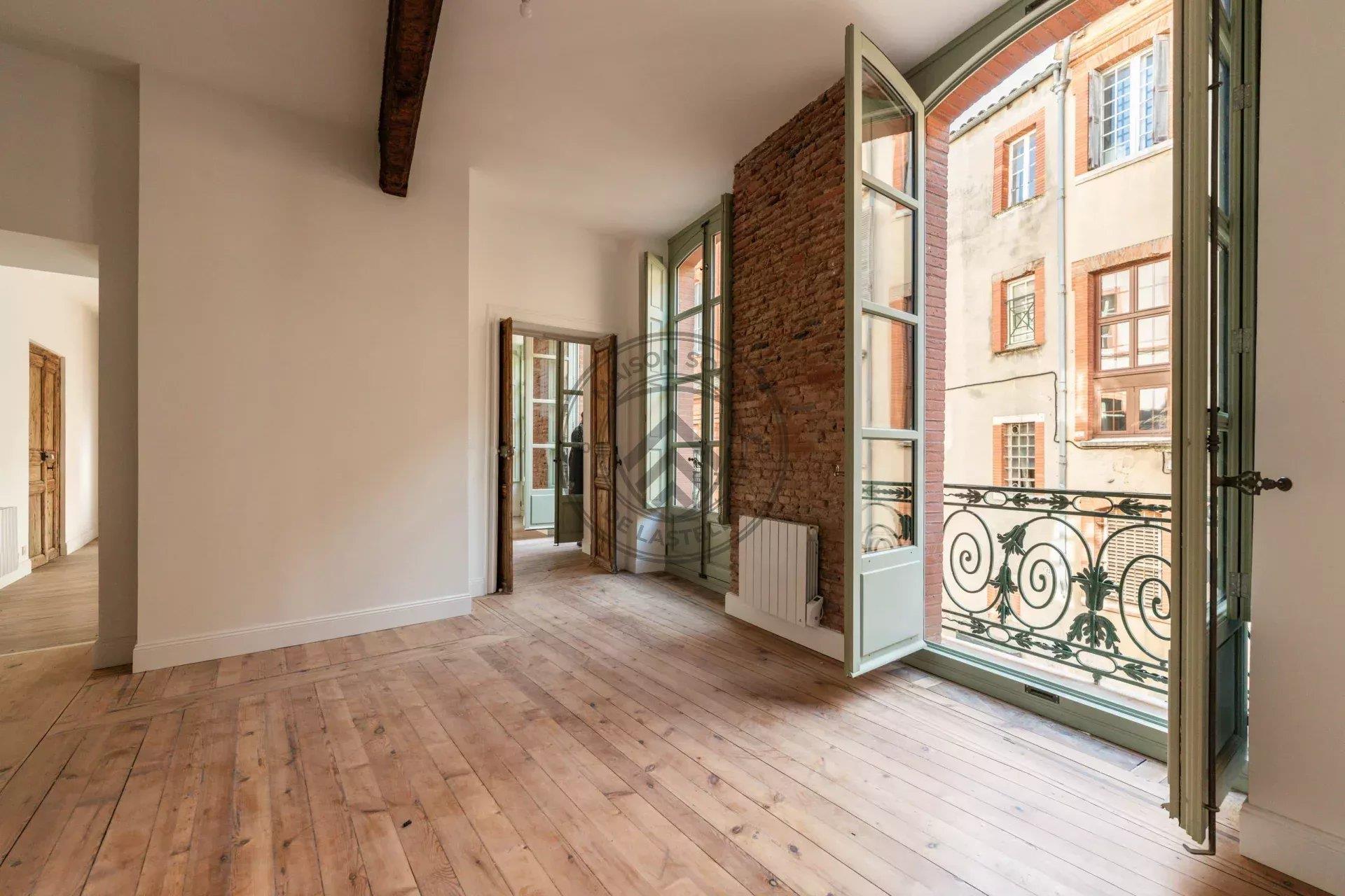 Exceptional apartment with elevator | In the heart of the Carmelites, Toulouse