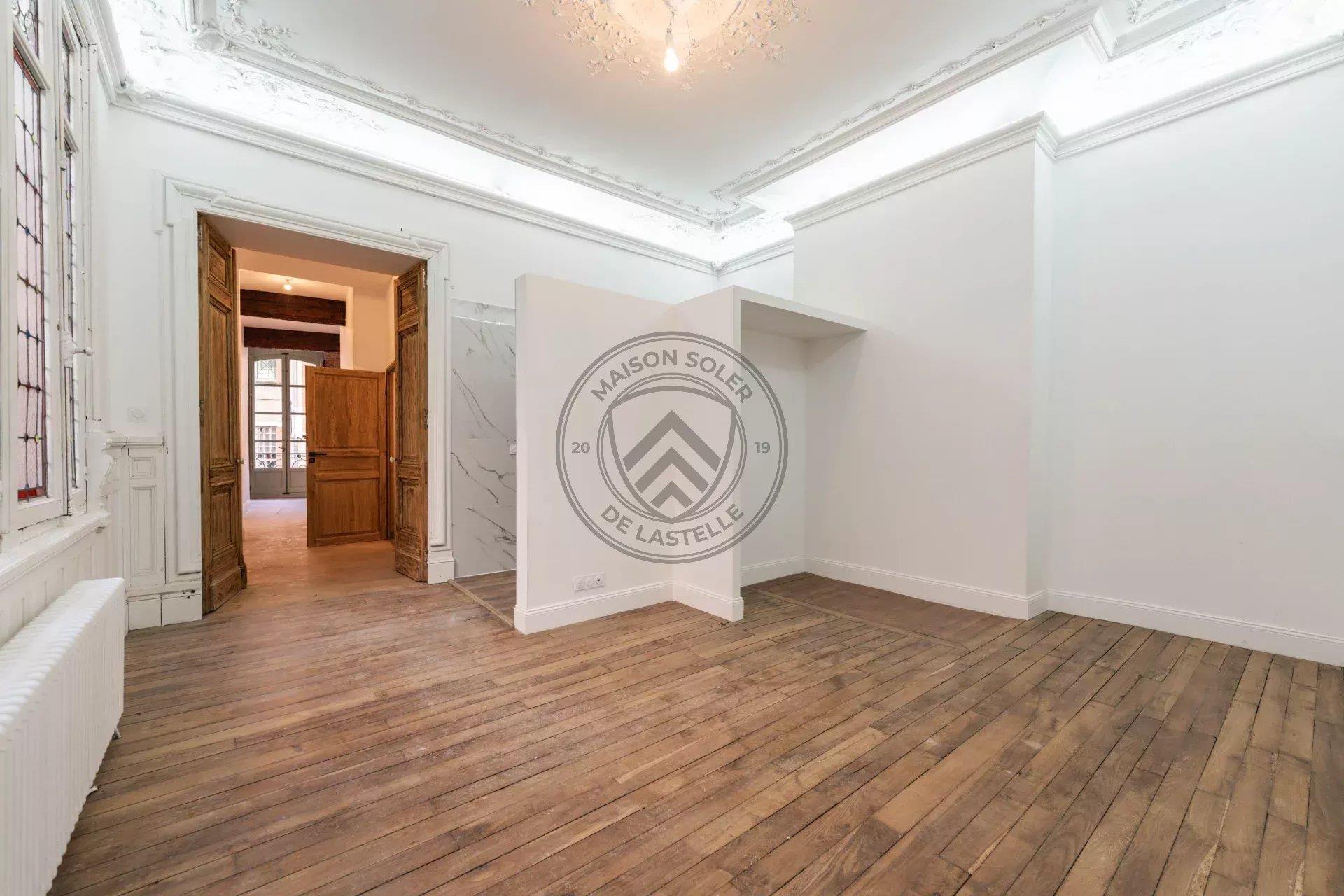 Exceptional apartment with elevator | In the heart of the Carmelites, Toulouse