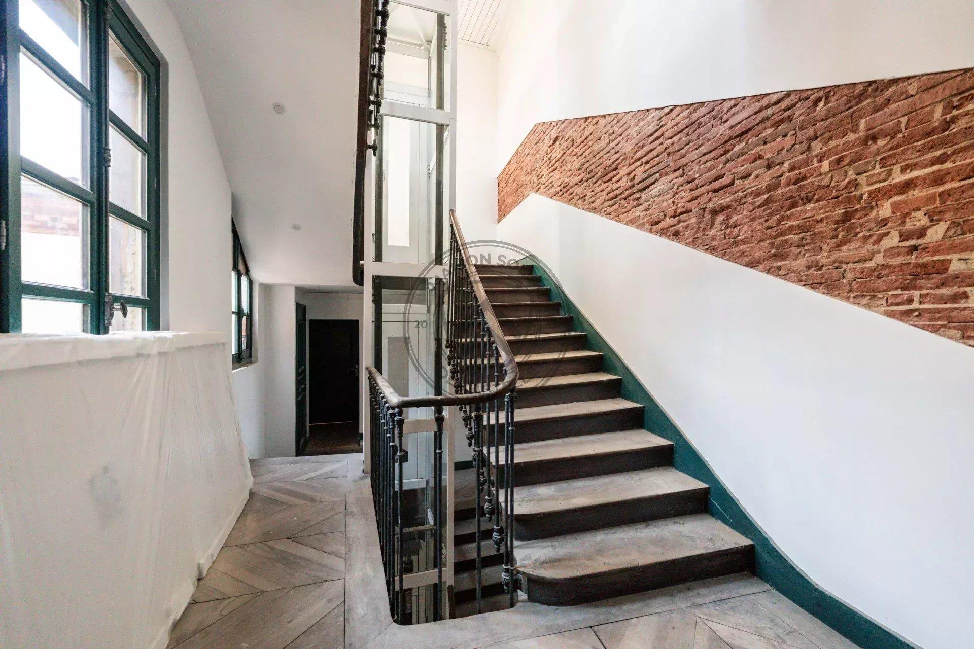 Exceptional apartment with elevator | In the heart of the Carmelites, Toulouse