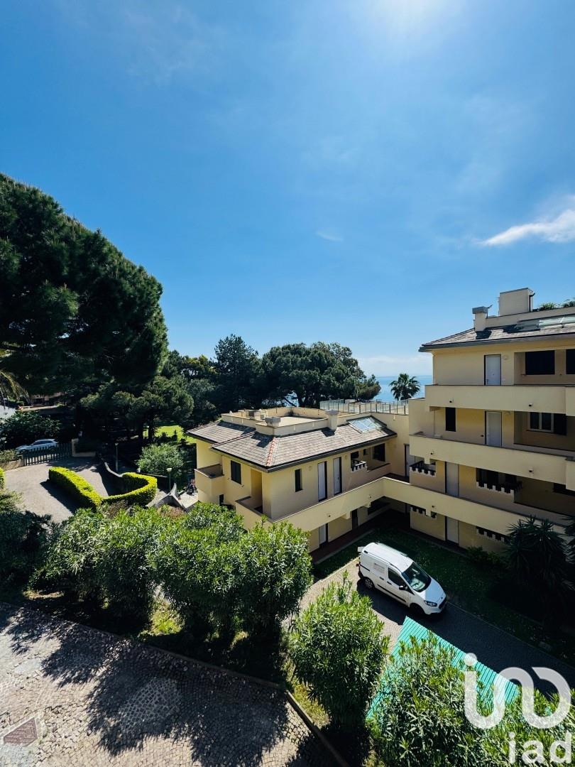 Sale Apartment 111 m² - 3 bedrooms - Arenzano
