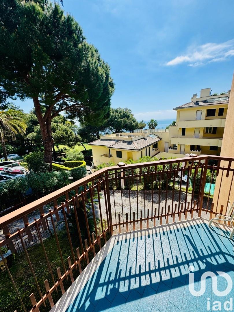 Sale Apartment 111 m² - 3 bedrooms - Arenzano