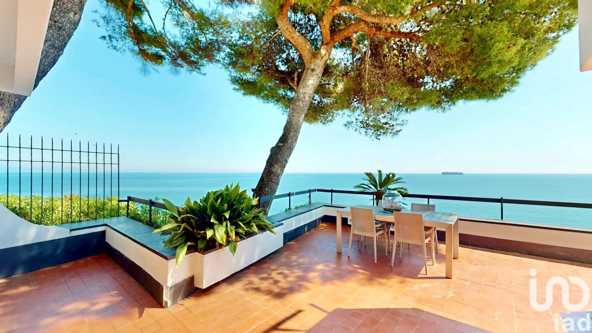 Sale Detached house / Villa 350 m² - 5 bedrooms - Arenzano