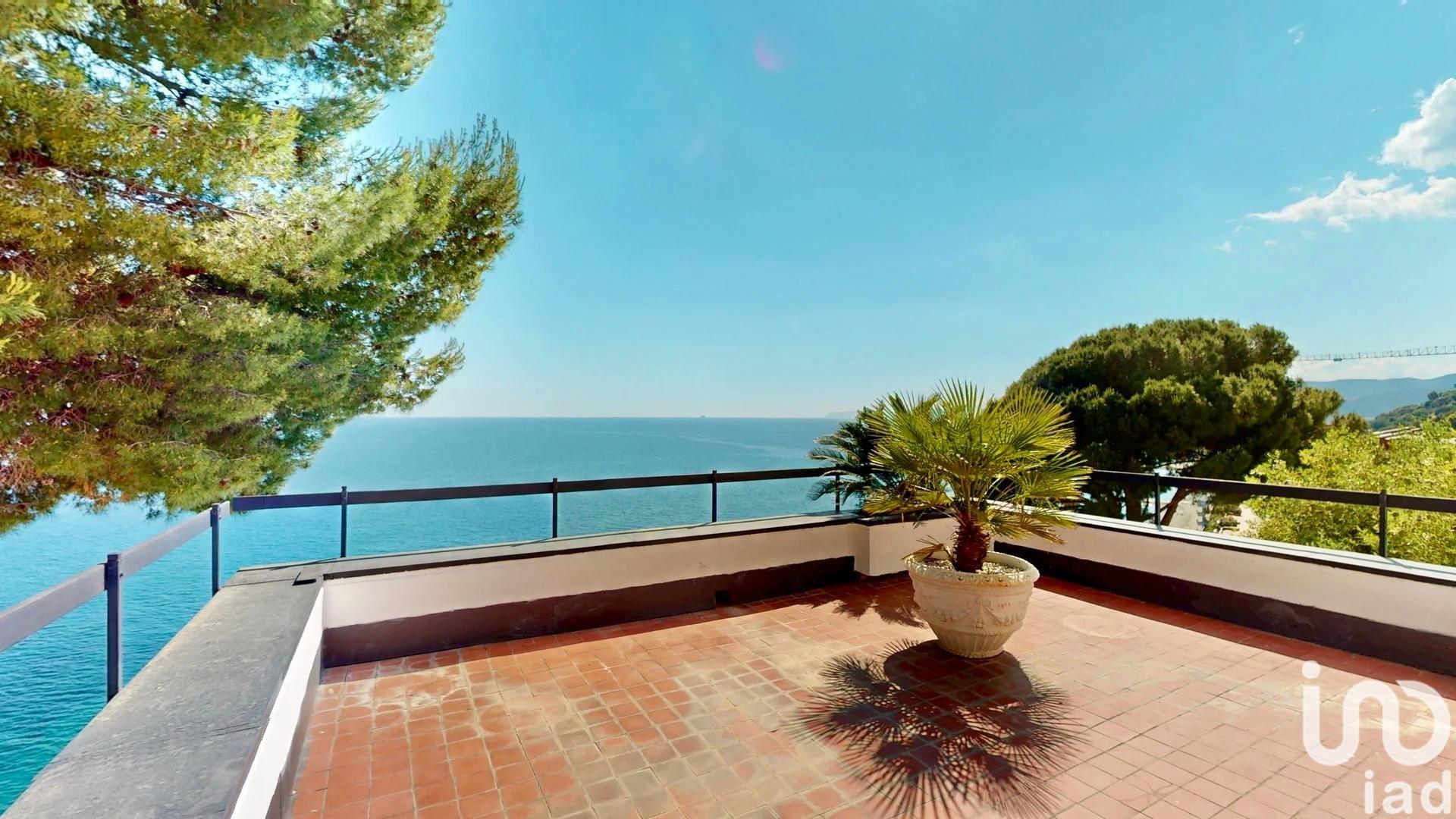 Sale Detached house / Villa 350 m² - 5 bedrooms - Arenzano