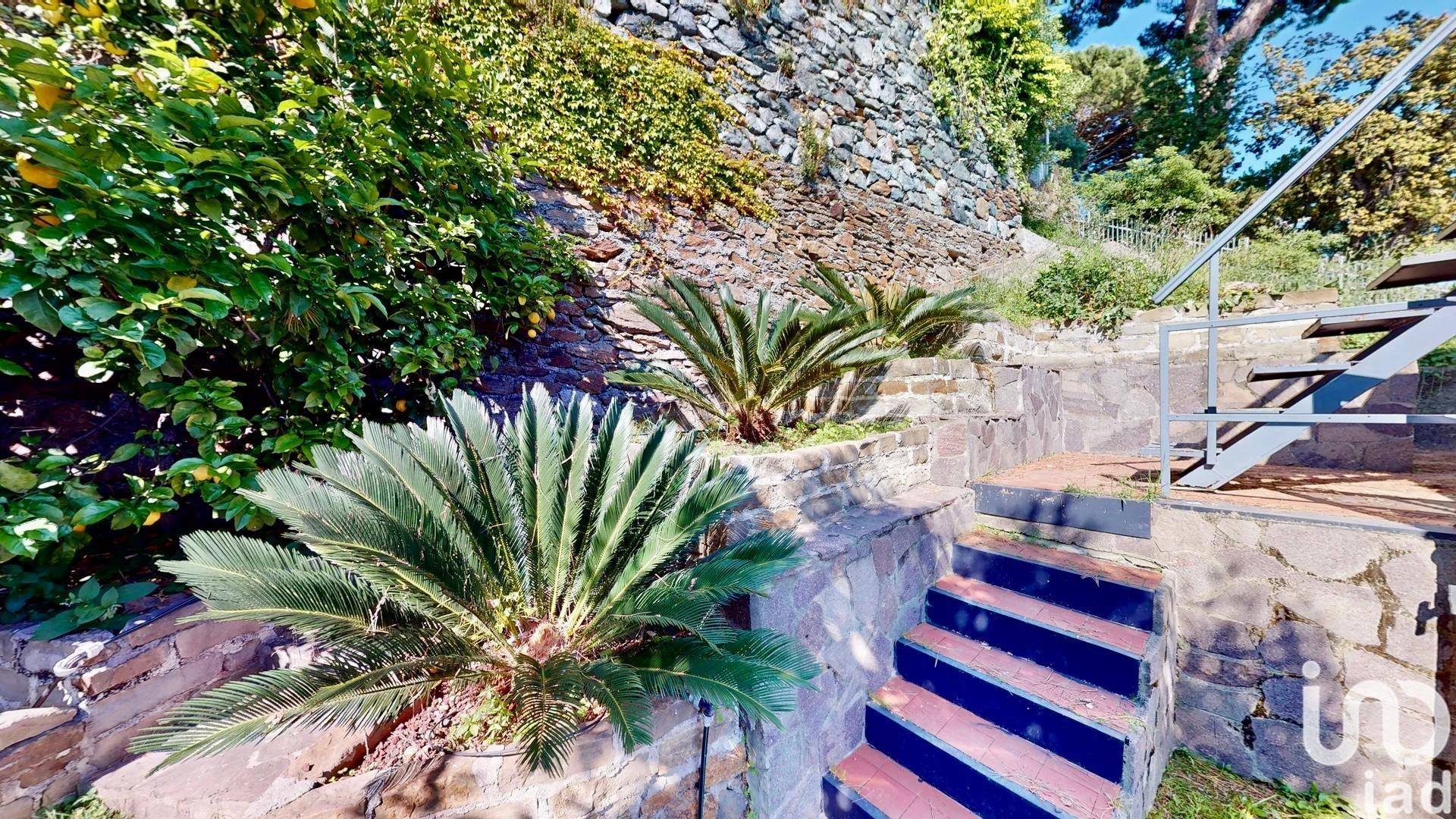 Sale Detached house / Villa 350 m² - 5 bedrooms - Arenzano
