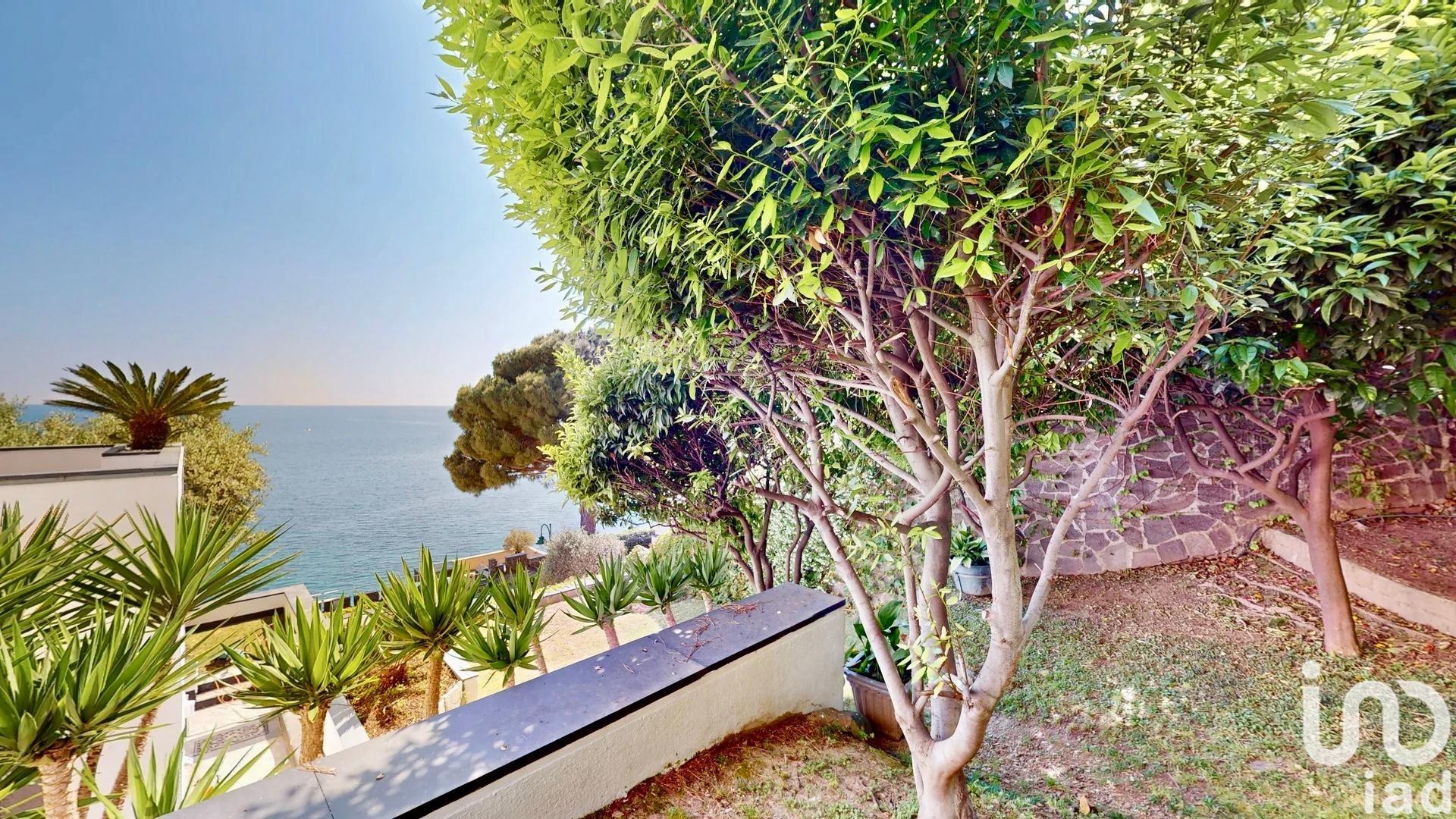 Sale Detached house / Villa 350 m² - 5 bedrooms - Arenzano