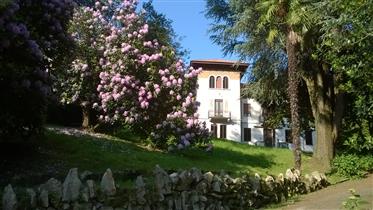 Histórica Villa Simone pré-Alpes, próximas