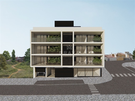 Grundstück mit Projekt für den Bau eines Gebäudes in Pêra