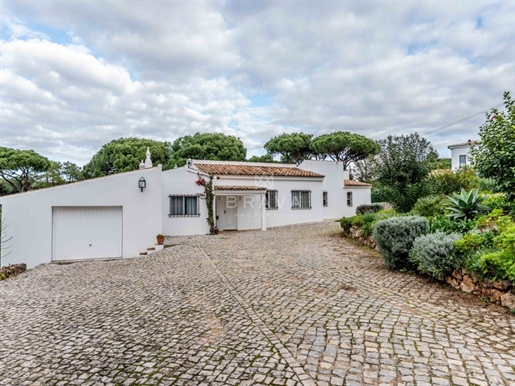 Villa individuelle de 3 chambres à Vilamoura front de golf avec piscine et garage