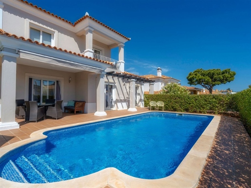 Villa de 4 chambres à Vilamoura, avec jardin, piscine privée et garage