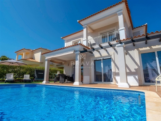 Villa de 4 chambres à Vilamoura, avec jardin, piscine privée et garage