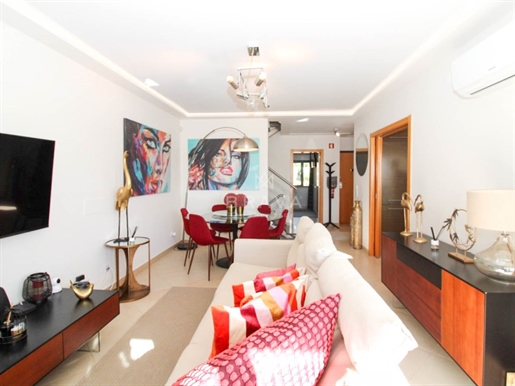 Villa mit 3+1 Schlafzimmern in Vilamoura | Garage | Pool | Terrasse