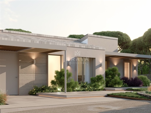 Detached 3 bedroom villa in Vilamoura golf front with pool and garage - Turnkey Project