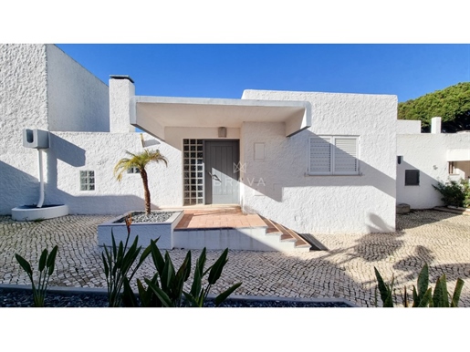 Villa de 2 dormitorios en venta en Vilamoura con piscina privada y parking exterior