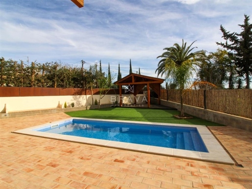 Villa neuve de 2 chambres avec piscine sur terrain indépendant entre Alcantarilha et Pêra