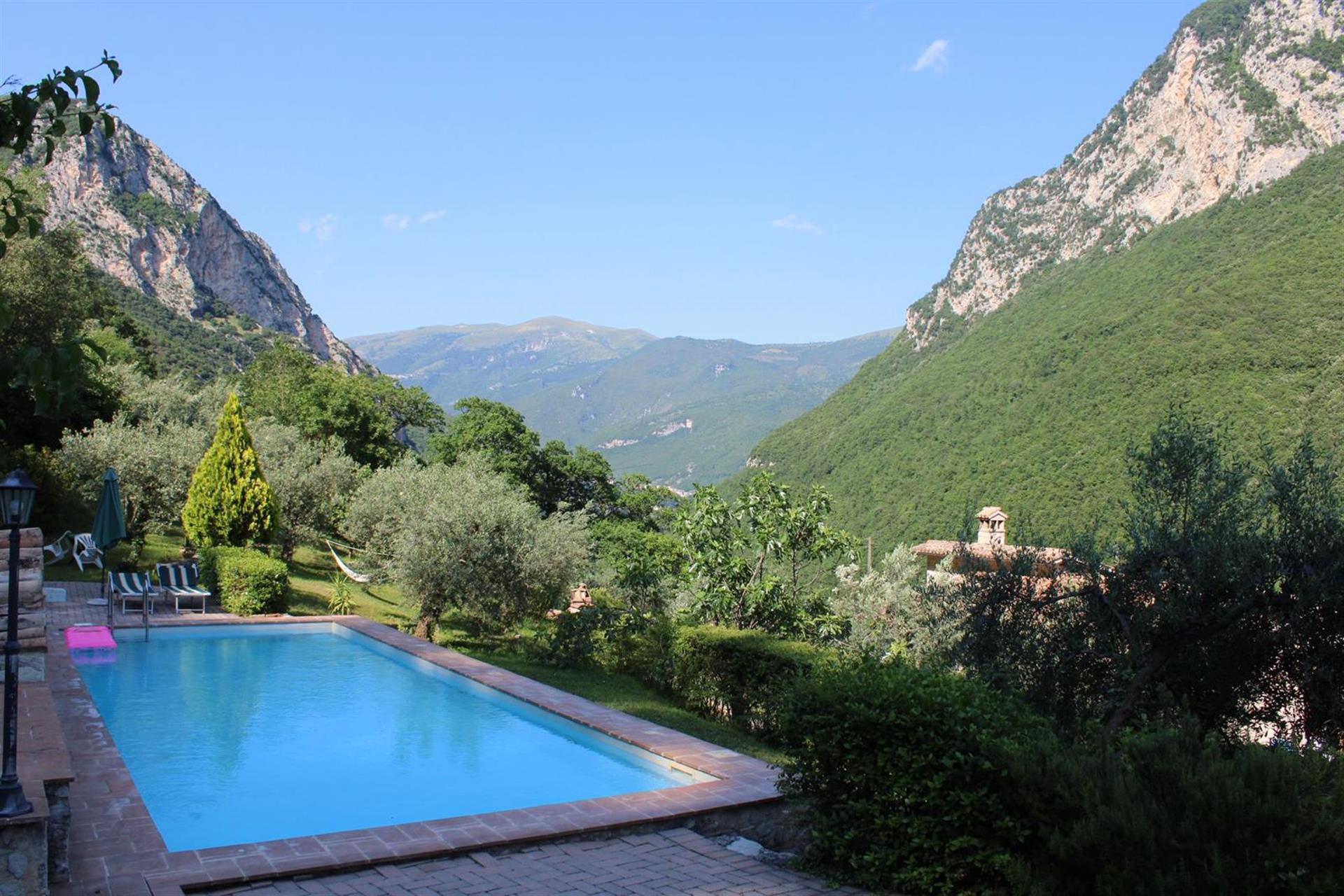 Casale residenziale e turistico ricettivo con piscina