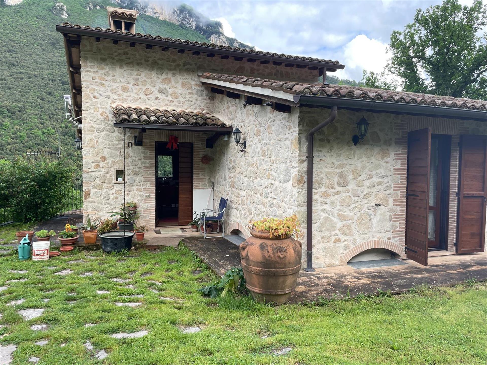 Casale residenziale e turistico ricettivo con piscina