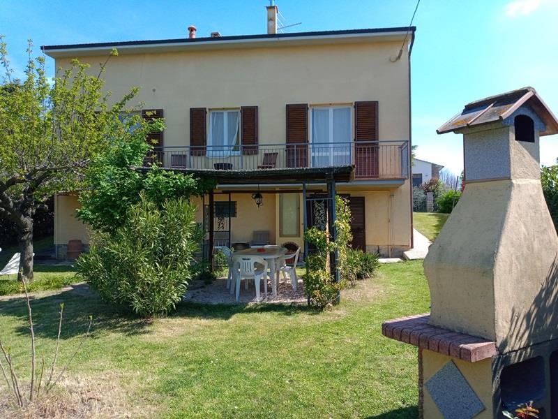 Detached villa with garden