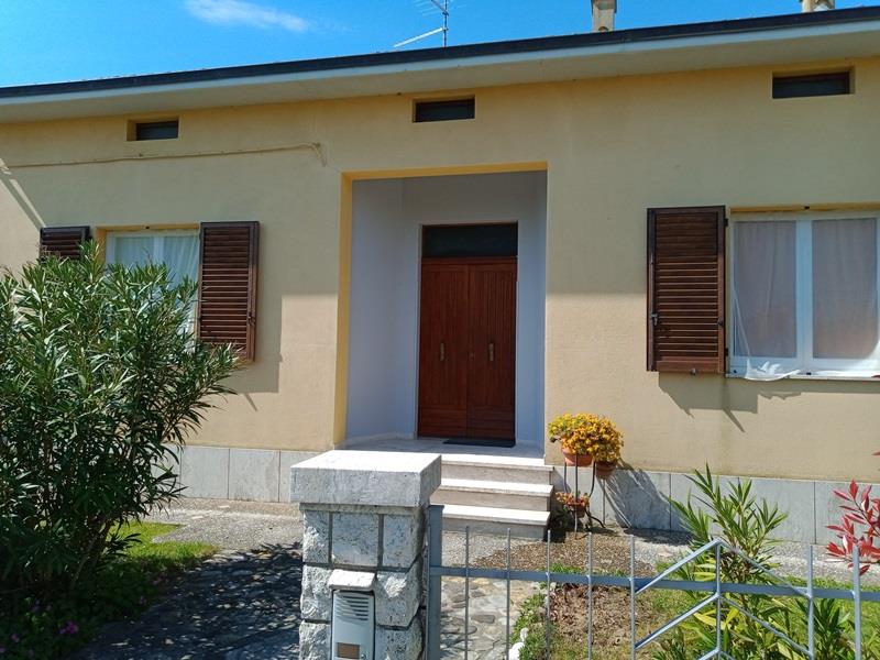 Detached villa with garden