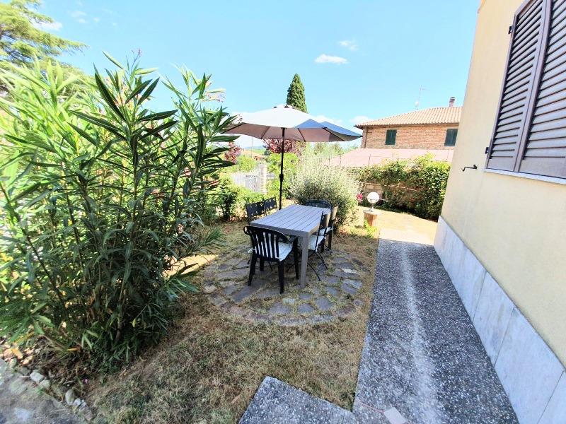Detached villa with garden