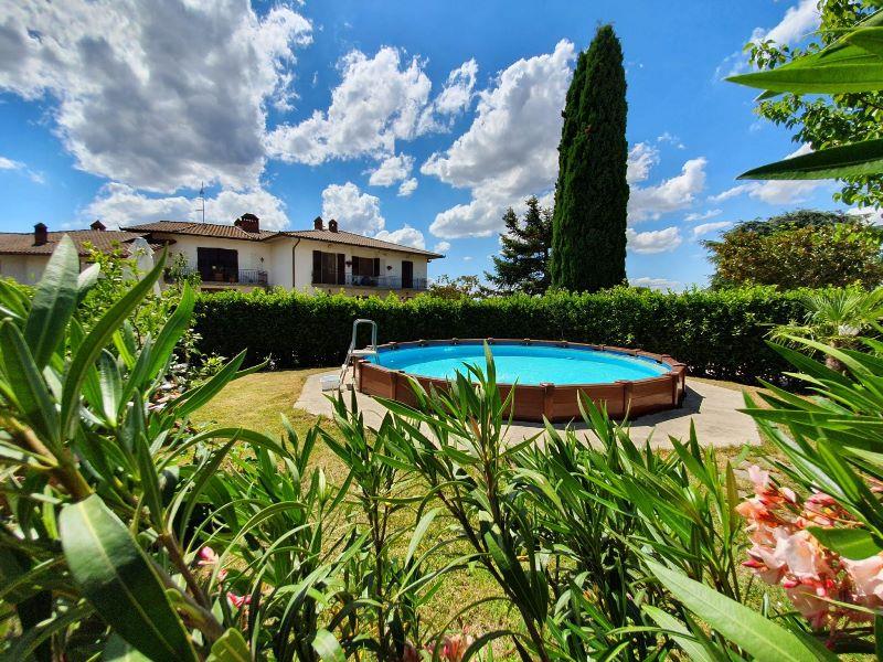 Detached villa with garden