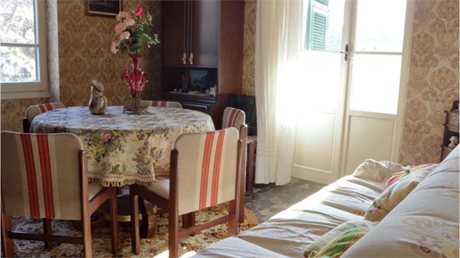 Balestrino, Four-room apartment in villa
