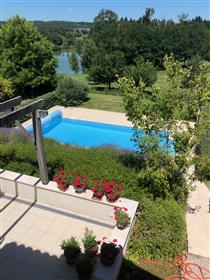 Villa spacieuse avec piscine privée chauffée sur terrain de golf