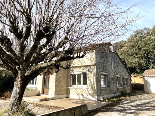 We fell in love with Vaison-la-Romaine! 2 steps from the city center, single storey stone villa wit